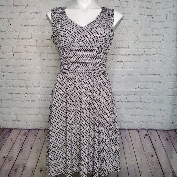 Adrienne Vittadini Dresses & Skirts - Adrienne Vittadini Gray & Black Geometric Design Sleevless Dress Size S